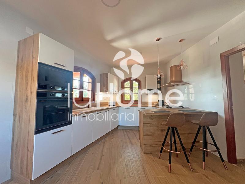 Foto 52857df7-8cdc-427c-9f8b-1458efb41a09. Chalet avec cheminée chauffage parking piscine dans Chiva