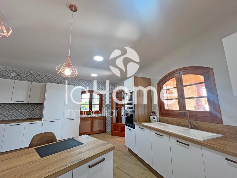 Foto 7ba714dd-c7c8-4188-80ad-9d97ef681b10. Chalet avec cheminée chauffage parking piscine dans Chiva