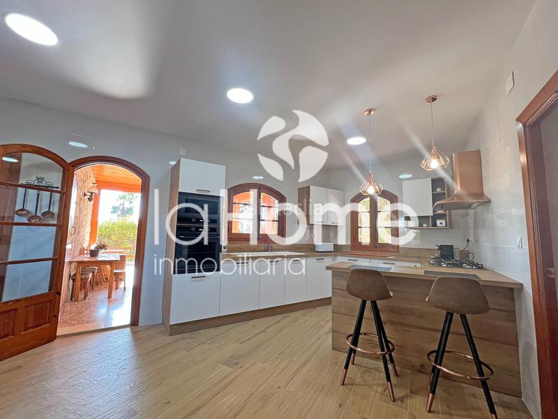 Foto b5d78ca9-4a9d-4231-aab3-e40ba4b7ba3a. Chalet avec cheminée chauffage parking piscine dans Chiva