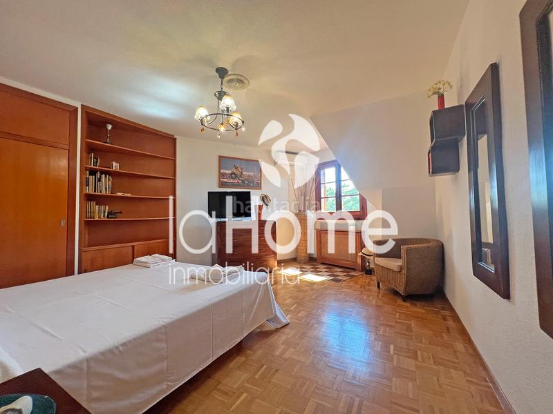 Foto d3a15a8c-e8b0-40f8-999f-50d9c9c5ec1e. Chalet avec cheminée chauffage parking piscine dans Chiva