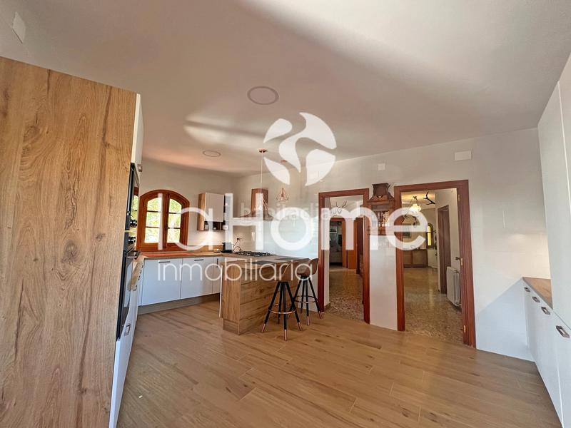 Foto e9001abe-329e-4563-a512-e45898ad8f40. Chalet avec cheminée chauffage parking piscine dans Chiva