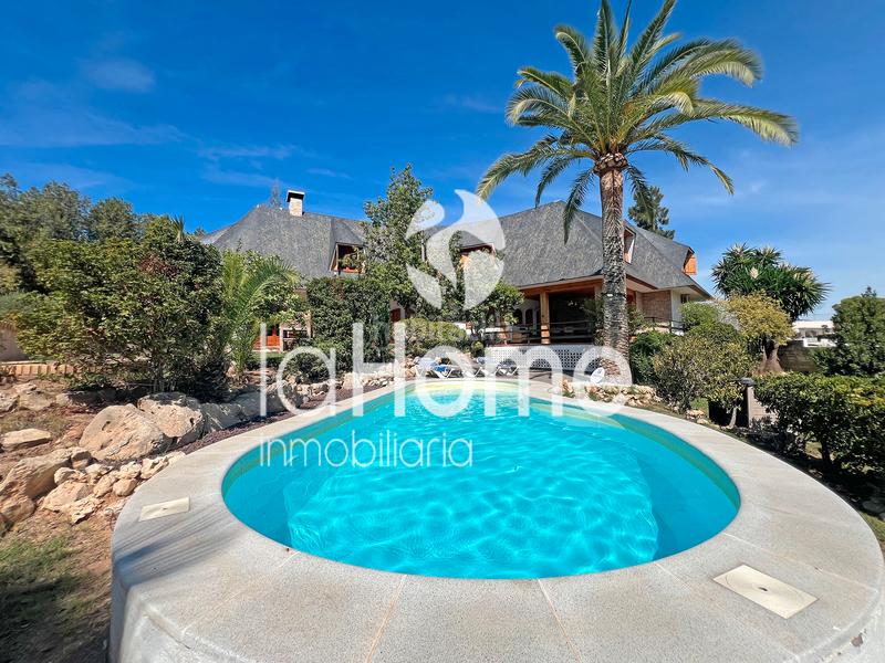 Foto f28f3021-2efb-47b6-b6b3-cfec4caf7132. Chalet avec cheminée chauffage parking piscine dans Chiva