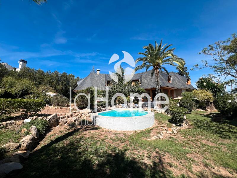 Foto fb2e5a8f-d263-44f5-926f-aba14d6fbd76. Chalet avec cheminée chauffage parking piscine dans Chiva