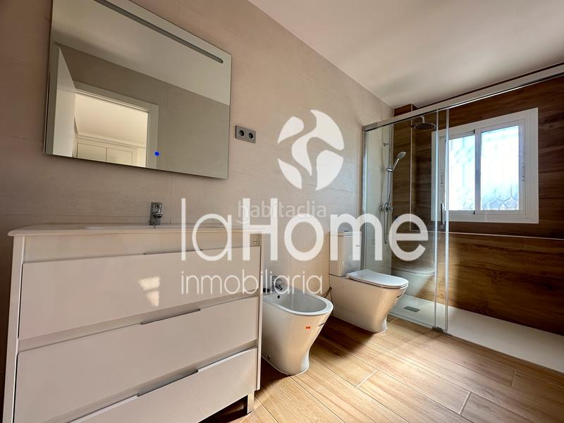 Foto da096477-eb98-48d0-b75e-2560c27b9bc0. Alquiler chalet  independiente totalmente reformado en Paterna