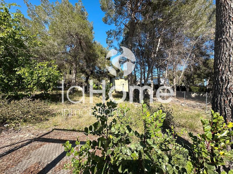 Foto c335a730-56ec-4371-912a-23b63fc2cb23. Terreno residencial en pleno centro en La Cañada Paterna