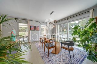Xalet a Godella. Villa independiente de estilo moderno con piscina propia
