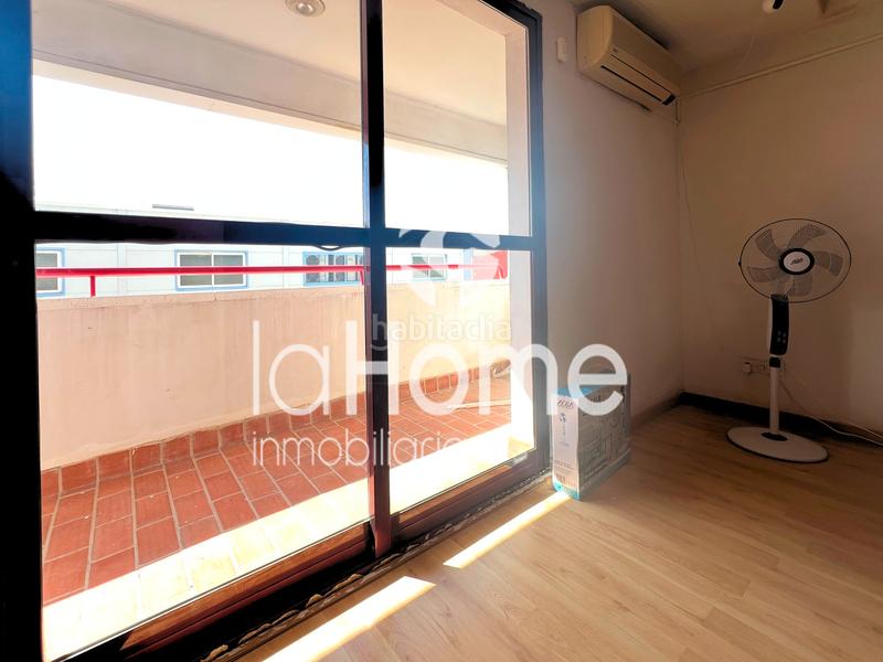 Foto 6d373514-0885-4acc-833b-f257d08a637c. Capannone industriale in Polígono del Aeropuerto Manises