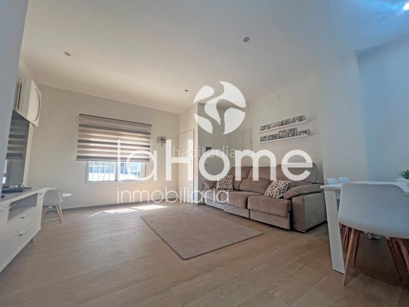 Foto a3a2e622-7bfa-4df1-b8a1-44f1fc6364fc. Casa adosada una casa con todos los servicios a mano en Aldaia