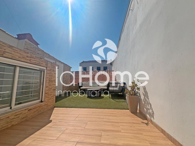 Foto abcaa4e2-0dfa-4e03-b505-f856a189124e. Casa adosada una casa con todos los servicios a mano en Aldaia