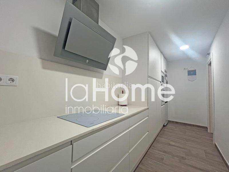 Foto c935da0d-2ba3-4c45-a681-6925a27dd07d. Casa adosada una casa con todos los servicios a mano en Aldaia