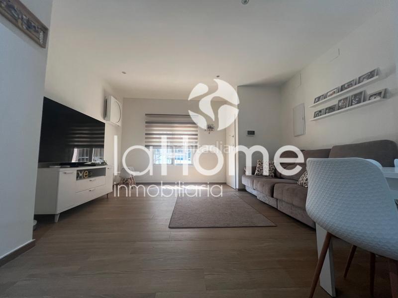 Foto fd79fa00-6846-4487-a74c-3609af1b0719. Casa adosada una casa con todos los servicios a mano en Aldaia