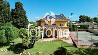 Chalet in La Cañada. Chalet independiente ideal para familias grandes