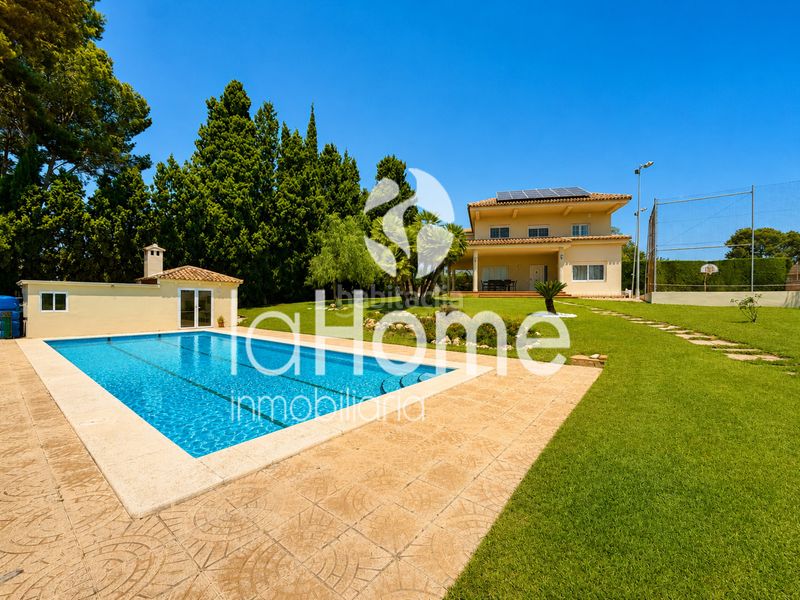 Foto fed4b3d9-ec26-4986-9603-4837c103f221. Xalet amb calefacció aparcament piscina a La Cañada Paterna