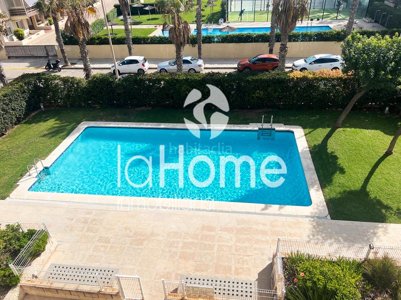 Foto 1ba2e4fe-9c8f-4833-9ffe-7572d37146b8. Piso apartamento con vistas al mar y a la albufera, tu refugio frente al mediterráneo en Valencia