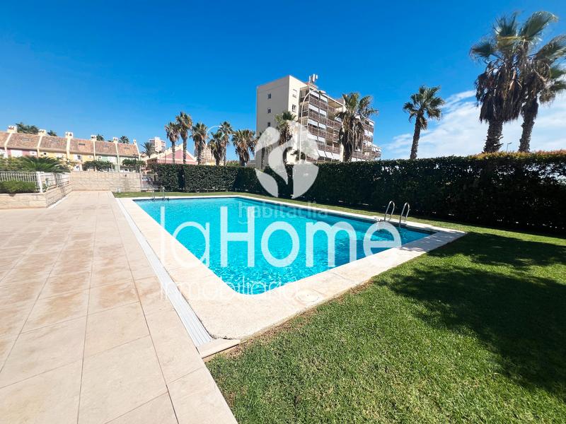 Foto 9636ac2c-8f41-4bf6-b2ec-506d1e115c48. Piso apartamento con vistas al mar y a la albufera, tu refugio frente al mediterráneo en Valencia