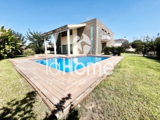 Chalet à Entrepinos. Exclusiva villa de diseño