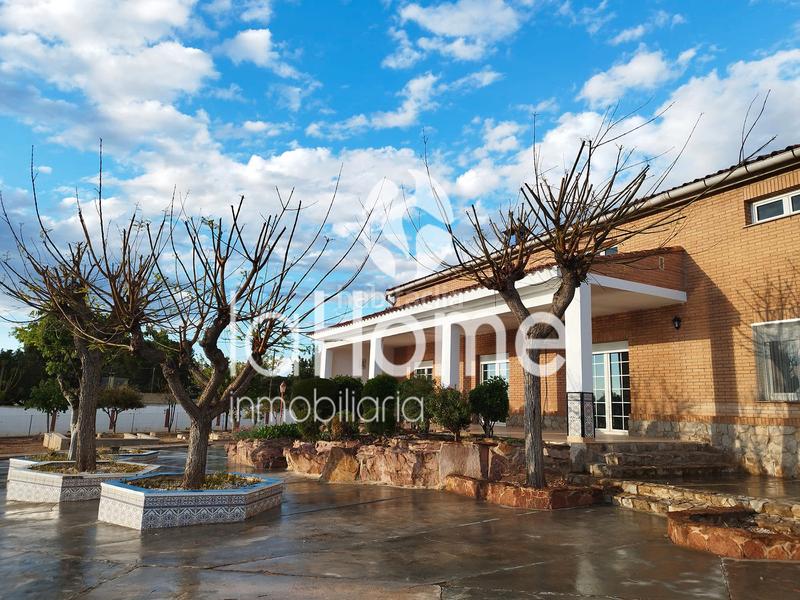 Foto df26c5ca-4ce4-4b3f-a639-80c098b975fa. Chalet un refugio en la naturaleza: dos chalets independientesen una parcela de 5.624m² en Bétera