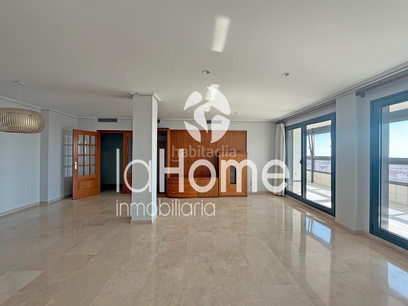 Foto eb7445c9-fe46-47d0-81e1-f8a772431a78. Rent flat with heating parking pool in Sant Pau Valencia