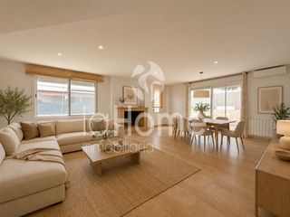 Chalet à San Antonio de Benagéber. ¡chalet esquinero cómodo y con estilo!