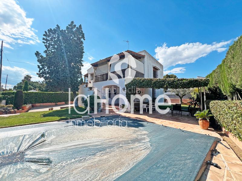 Foto 02ca1872-073c-490e-b6f6-c55bed3af456. Chalet  independiente con espacios grandes y en una ubicación inmejorable en Paterna