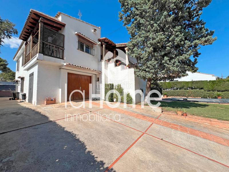 Foto 240fb2f2-3ec3-498a-9b29-38951c5de0f5. Chalet  independiente con espacios grandes y en una ubicación inmejorable en Paterna