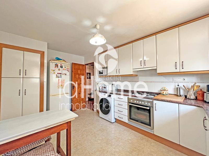 Foto 9ca36164-b796-43bb-8f6b-7914689c803f. Chalet  independiente con espacios grandes y en una ubicación inmejorable en Paterna