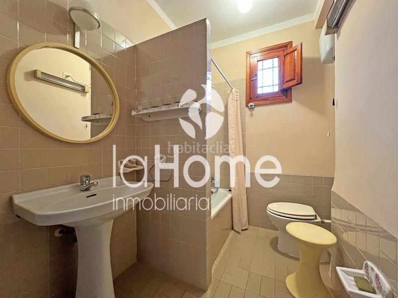 Foto e4aaf05e-d3a0-4108-be63-36d8dc67a90a. Chalet  independiente con espacios grandes y en una ubicación inmejorable en Paterna