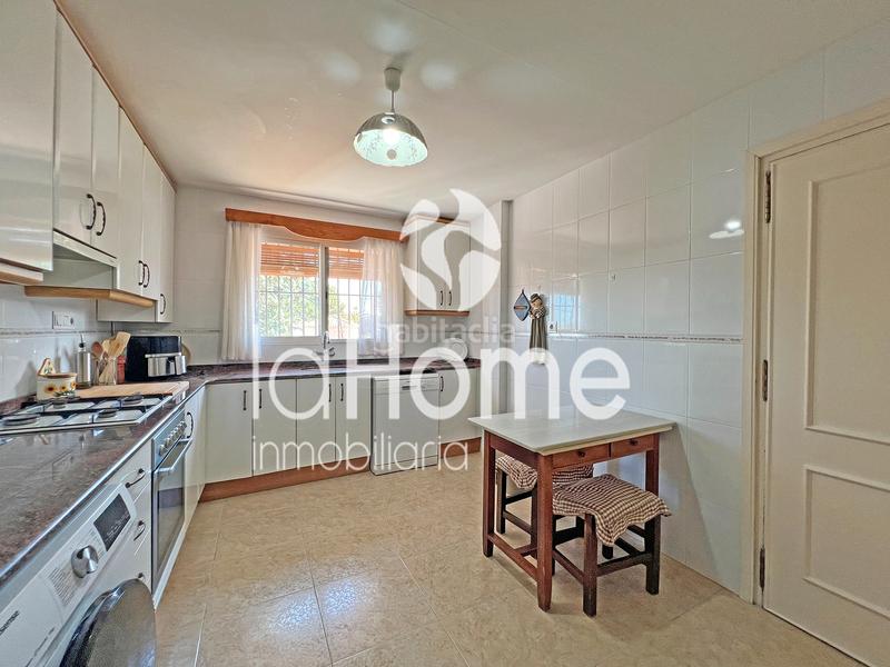 Foto f1c45ddb-e2a1-47f7-83f9-a1cb7a519786. Chalet  independiente con espacios grandes y en una ubicación inmejorable en Paterna