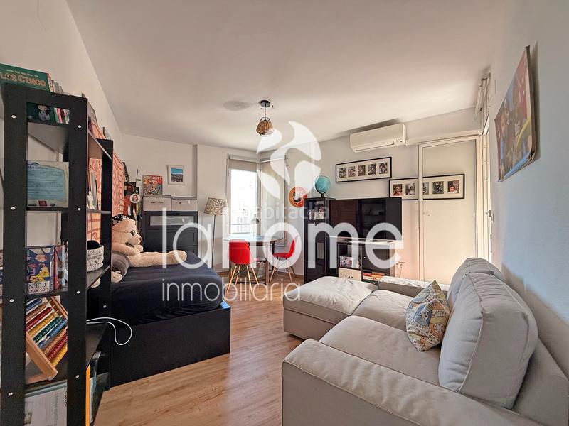 Foto a5f991fd-93bb-4391-aa0d-f40f7e918238. Piso  amplio, luminoso y bien ubicado en Núcleo Urbano Pobla de Vallbona (la)