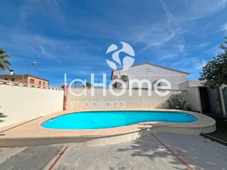 Xalet a Montesol. Chalet independiente en una sola planta con jardín y piscina pri