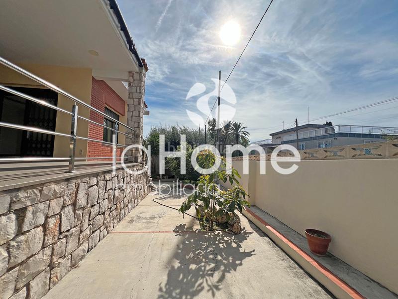 Foto 6841b8b7-7b7d-42dc-ba46-b516d01656c3. Chalet mit parking pool in Montesol Eliana (l´)