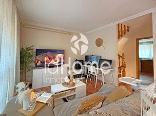 Reihenhaus in Mas Camarena. Con amplias terrazas en un entorno tranquilo