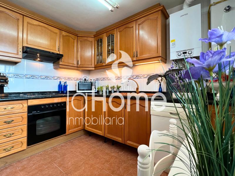 Foto 20d11431-b14b-4229-9e84-780e78004b99. Triplex with fireplace heating parking pool in Centro Bétera