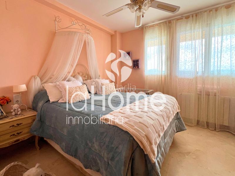 Foto d4dd0947-18a5-4d45-812a-e6cf8d70472a. Triplex with fireplace heating parking pool in Centro Bétera