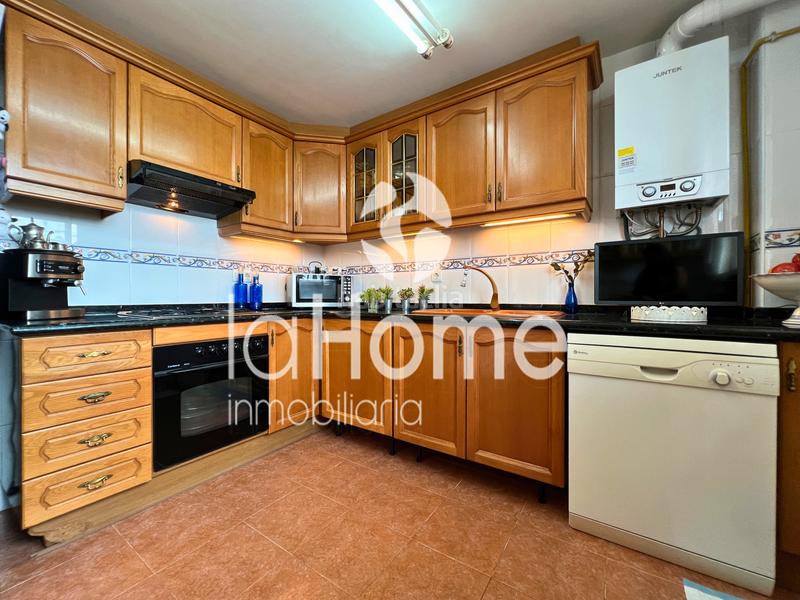 Foto e6445e8b-3515-4275-a420-df50f6b05bfb. Triplex with fireplace heating parking pool in Centro Bétera