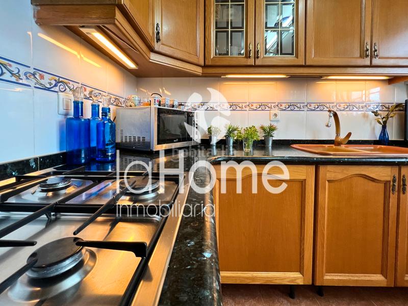 Foto f4a148d2-94fb-487c-aca6-e690b66f5ccc. Triplex with fireplace heating parking pool in Centro Bétera