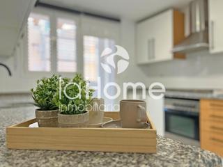 Etagenwohnung in Valterna. Confort, luz y una terraza para vivir momentos únicos