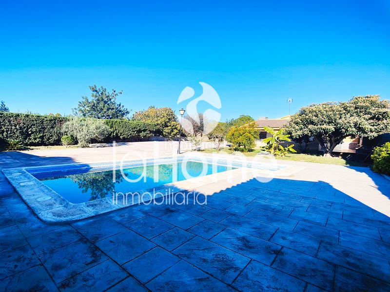 Foto 210c8e32-1b7f-44c8-80aa-38d7db5109b8. Chalet tu oasis privado en Urbanizaciones Llíria