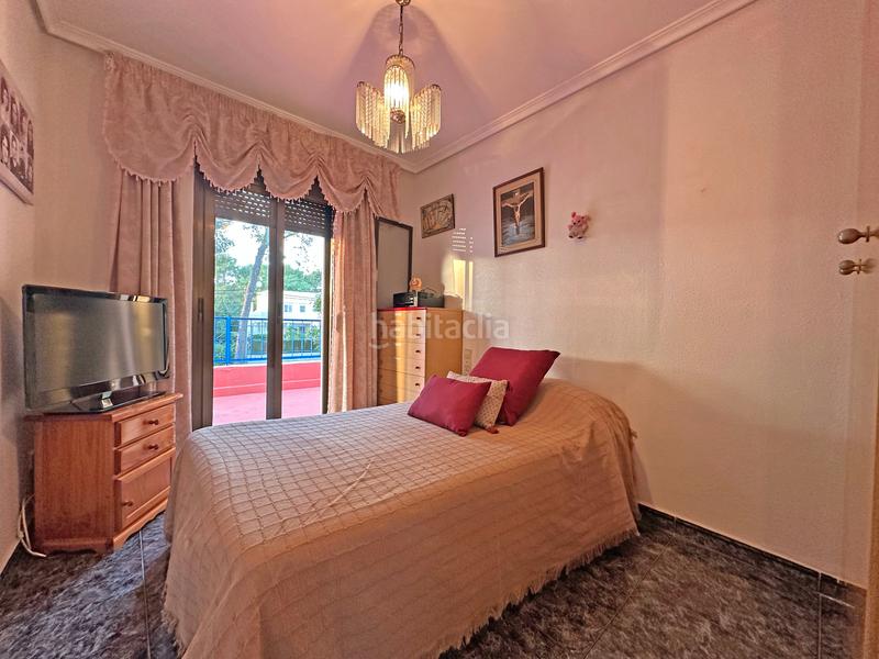 Foto 10bedf90-b4e8-4a0e-8c47-748420f75c00. Xalet amb xemeneia aparcament piscina a La Cañada Paterna