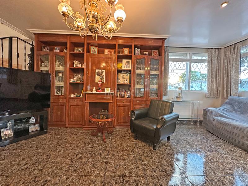 Foto e4e418f5-d0c6-4bbf-95e9-a096e4e2c417. Xalet amb xemeneia aparcament piscina a La Cañada Paterna