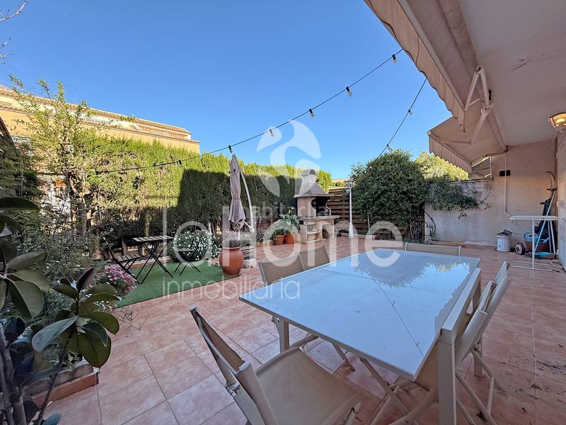 Foto ee910dc3-08e3-46aa-8750-99fd3c6d866b. Casa adossada amb calefacció aparcament piscina a Bétera