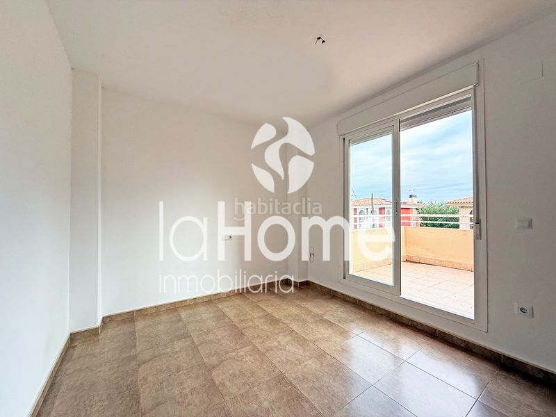 Foto 130619e0-d03d-4279-9252-eac55a157200. Lloguer xalet amb xemeneia calefacció aparcament a Bétera
