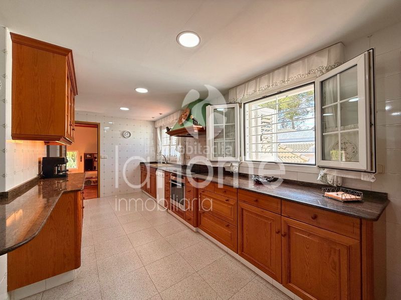 Foto 46313433-c608-42aa-b0c8-8724d49db5f3. Xalet amb xemeneia calefacció aparcament piscina a Paterna