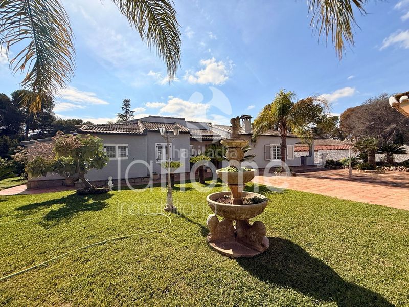 Foto 50ea46a6-3872-42a7-9f72-d2f81407de36. Xalet amb xemeneia calefacció aparcament piscina a Paterna