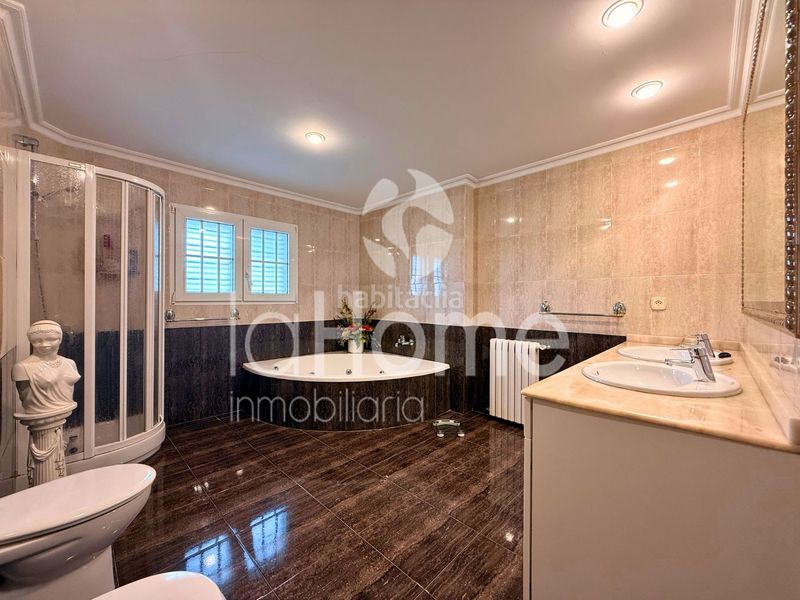 Foto 621e0d0f-2241-4c51-ab82-c27f497eecf2. Xalet amb xemeneia calefacció aparcament piscina a Paterna