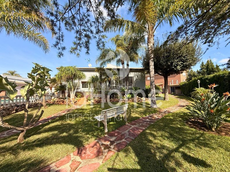 Foto 71ca0f2b-e3d0-4eee-8513-ed334eb6f15f. Xalet amb xemeneia calefacció aparcament piscina a Paterna