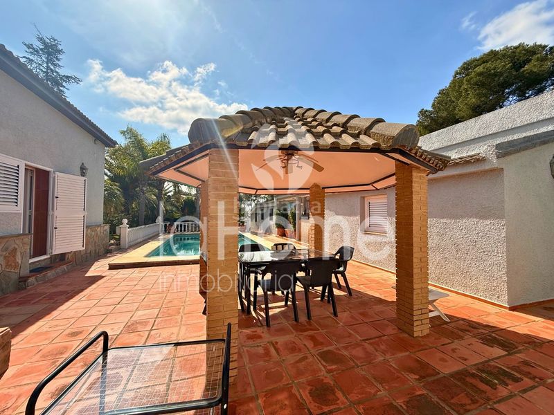 Foto 83393bb9-c6e3-4b46-a3ae-8d655c157848. Xalet amb xemeneia calefacció aparcament piscina a Paterna