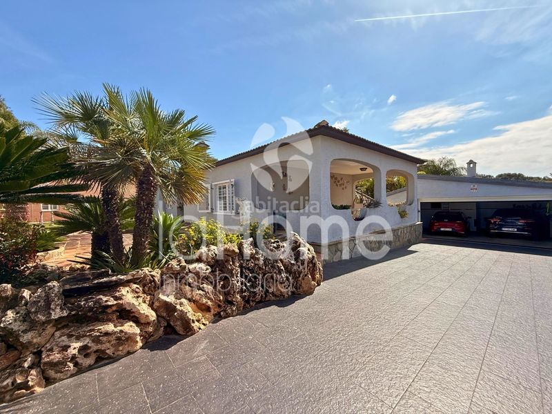Foto b14c52f2-897f-4d73-a891-c6f4fe81215c. Xalet amb xemeneia calefacció aparcament piscina a Paterna