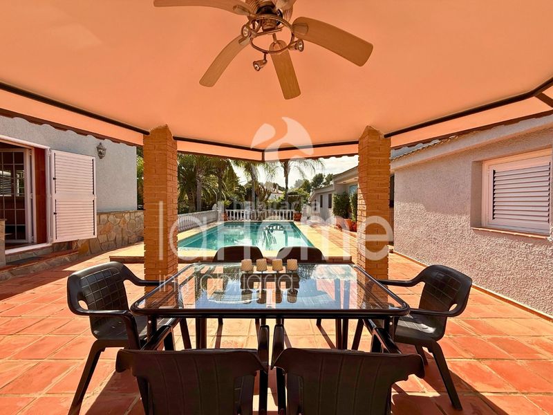 Foto e990c9f4-0fd1-473e-9d34-aedd332fdb60. Xalet amb xemeneia calefacció aparcament piscina a Paterna