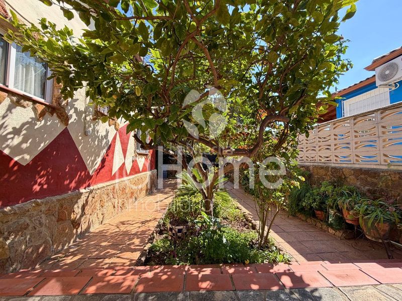 Foto b95c0be7-3fb1-4927-82bc-2144a5830607. Xalet amb xemeneia piscina a La Cañada Paterna